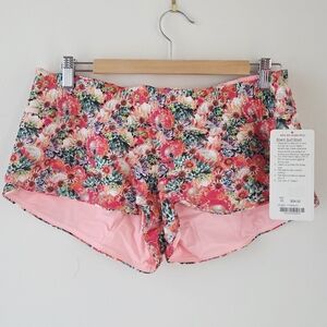 Lululemon Shanti Surf Short
Flowabunga Mini Multi / Bleached Coral Reversible